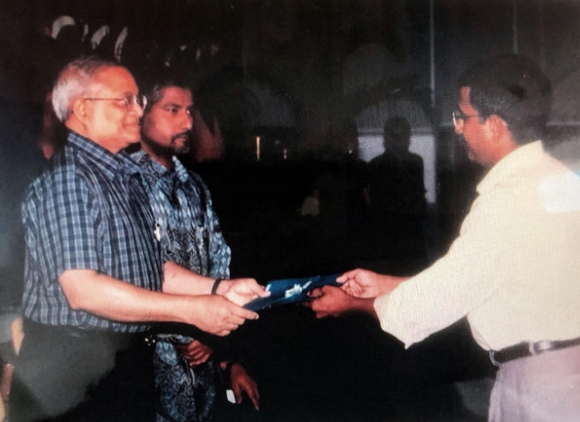 Ahmed Hameed receiving the Ministry of Tourism award from the former President of the Maldives, 1997